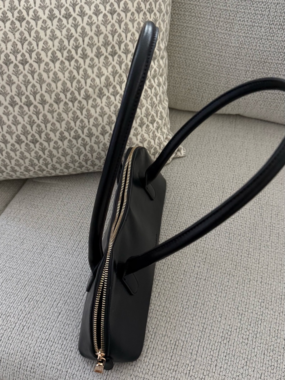 Melie Bianco Dakota Shoulder Bag with Gold Zip - Picture 6 of 7